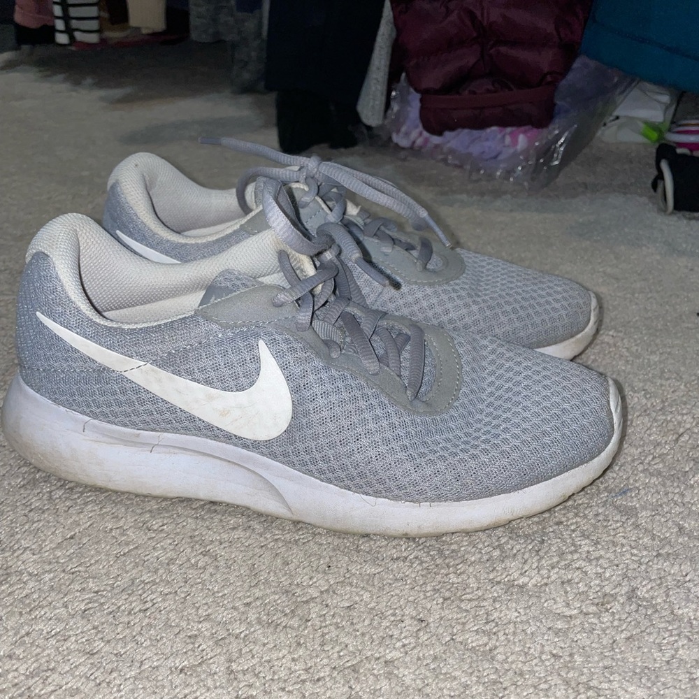 Womens nikes 8.5